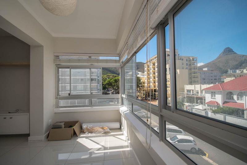 To Let 2 Bedroom Property for Rent in Sea Point Western Cape